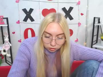See Beatriceflyy online Now @ chaturbate.bet