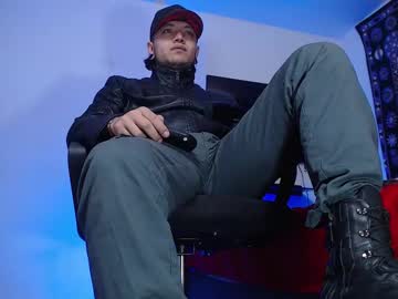 See Dicaprioo_ online Now @ chaturbate.bet