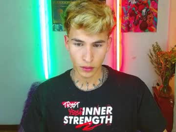 See Estrellita__jordan online Now @ chaturbate.bet