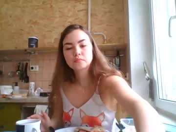 See Glitter_doll online Now @ chaturbate.bet