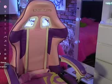 See Kikilepetite online Now @ chaturbate.bet