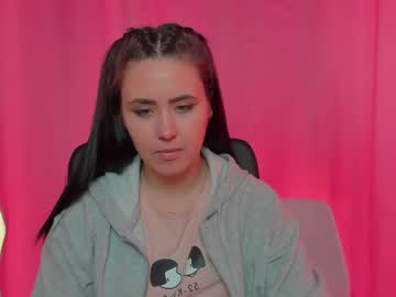 See Lunalinee online Now @ chaturbate.bet