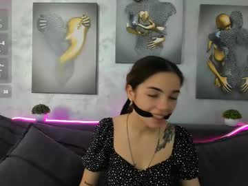 See Lunalynxx online Now @ chaturbate.bet