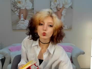 See Mistymarlow online Now @ chaturbate.bet