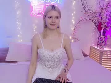 See Nellloyns online Now @ chaturbate.bet
