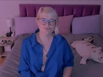 See Sabrinamacmarren online Now @ chaturbate.bet