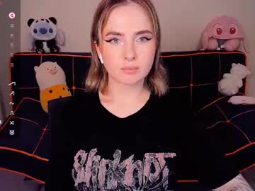 See Shyfoxxxy online Now @ chaturbate.bet