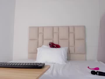 See Zafiro__brown online Now @ chaturbate.bet